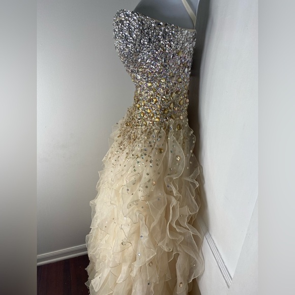 MORI LEE by Ruffled Organza with Corset Back Closure Paparazzi Read Description - Picture 6 of 15